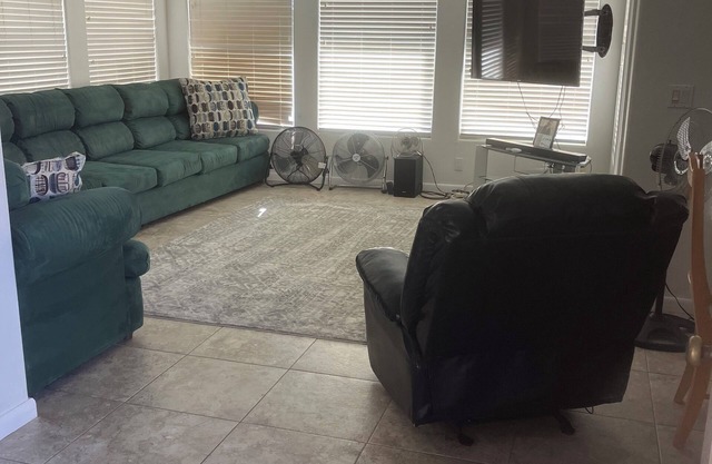 Beautiful climate controlled home feet from theColorado River in Parker!