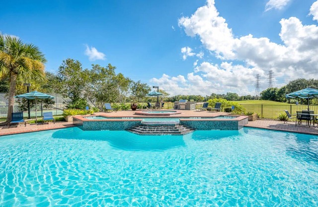 Beautiful Condo League City !