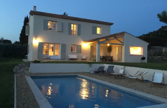 Beautiful contemporary farmhouse in Provence with swimming pool