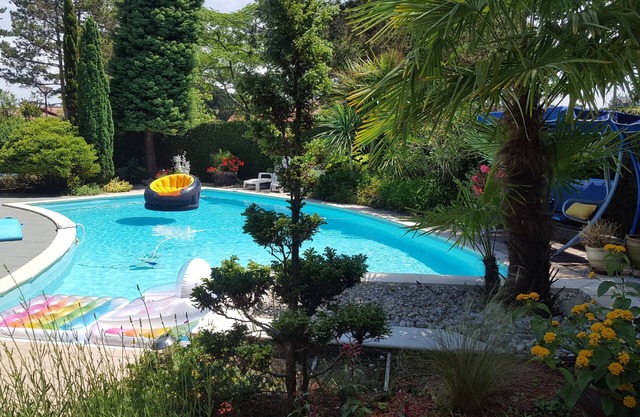 Beautiful contemporary 4 * VILLA between LAC FORET OCEAN, HEATED POOL 12m/5m