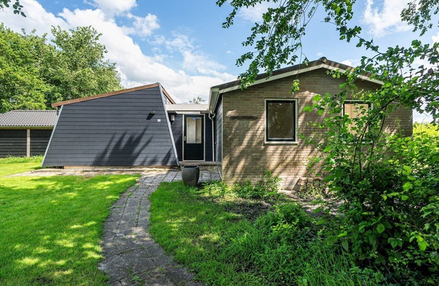 Beautiful cottage in the heart of Friesland surrounded by Frisian Lakes and greenery