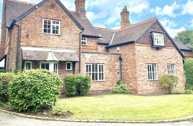 Beautiful Country House in Cheshire for up to 10 Guests