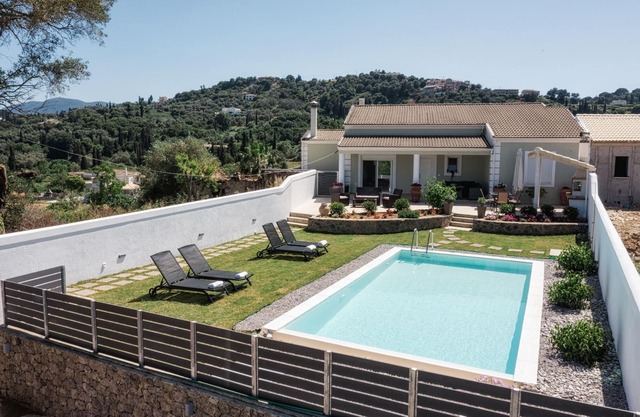 Βeautiful decorated villa !View to the Mountain