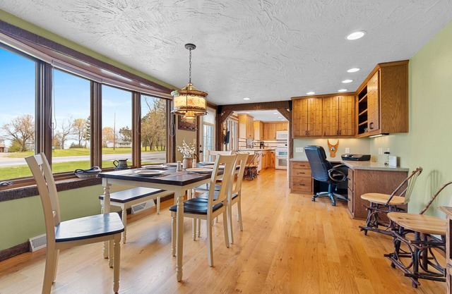 Beautiful Door County, Sturgeon Bay Home. Fully stocked