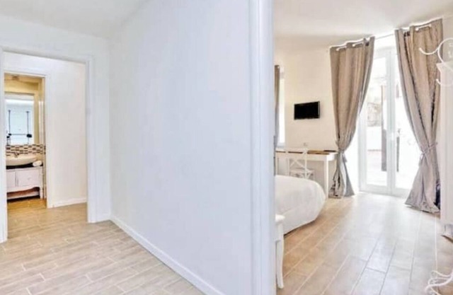 Beautiful double bedroom with garden