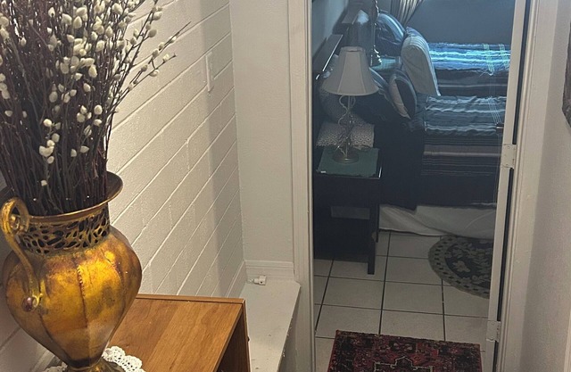 Beautiful downtown 3 bedrooms in a 4 bedroom house in lovely Orlando.Florida!