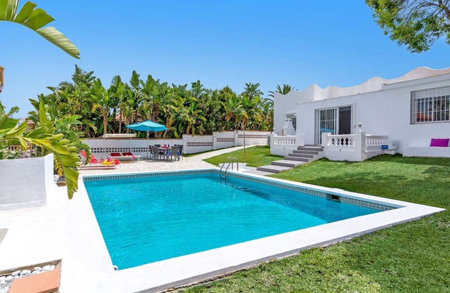 Beautiful villa with private pool in the center of La Costa del Sol with sea views.