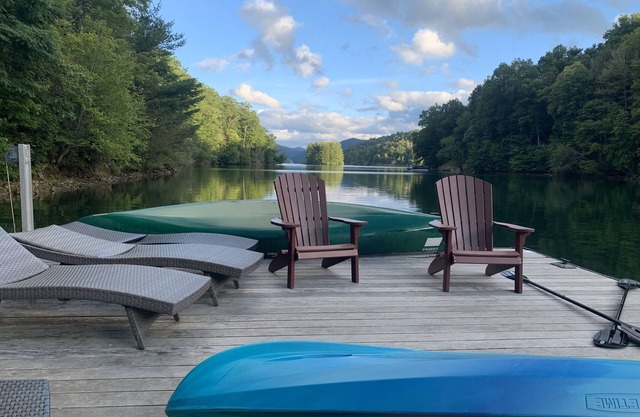 Beautiful Fall Lake getaway! Thanksgiving & Campbell Folk Art Fest wknds open!