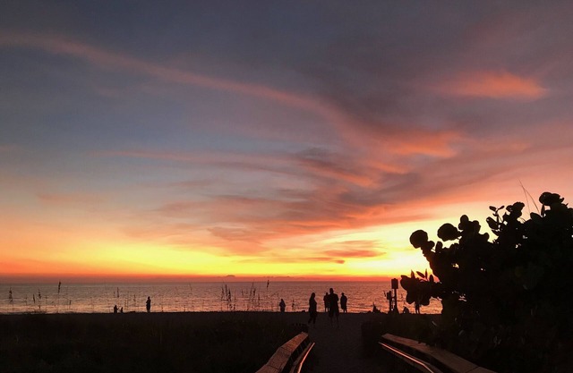 Beautiful Family Friendly House With Sunset View!