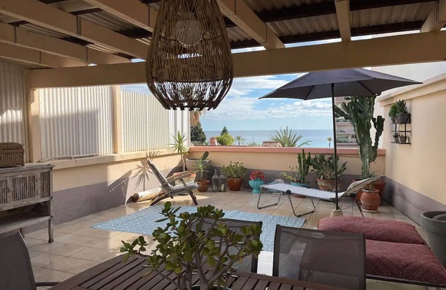 Beautiful Flat With Terrace in Front of the Beach