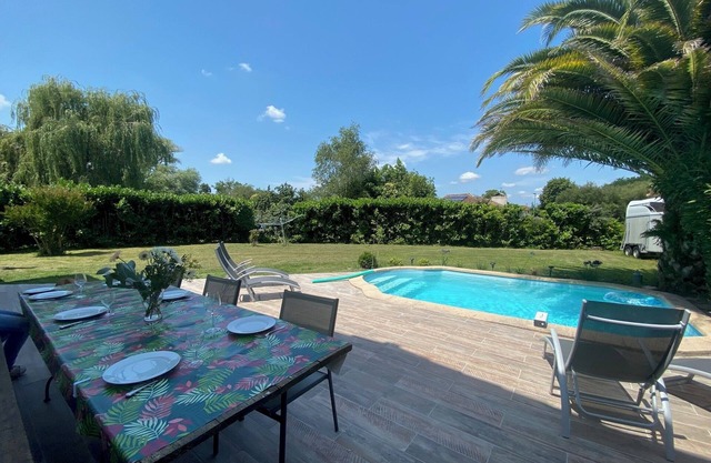 Beautiful house, swimming pool, 15 minutes from Hossegor beach