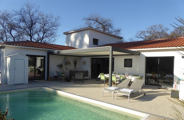 Beautiful villa with swimming pool close to the sea in a quiet location