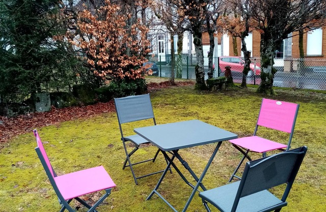 Beautiful garden apartment classified 3 clés clévacances with enclosed garden