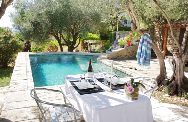 BEAUTIFUL GITE IN LOT OF VILLA TOTALLY INDEPENDENT WITH HEATED SWIMMING POOL