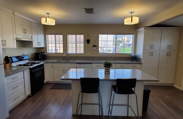 Beautiful Glendale home close to all.