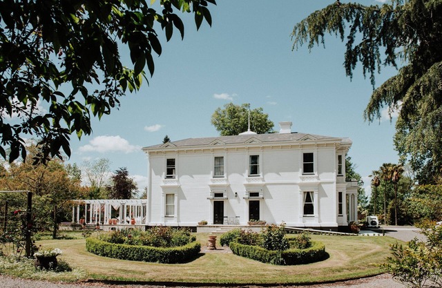 Beautiful Grade A Heritage 6 bedroom property by MajorDomo