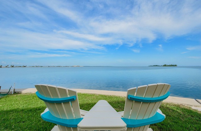 Beautiful, Gulf-front, 2 bedroom, 2 bath, End Unit, Dunedin Townhome. Sunsets!