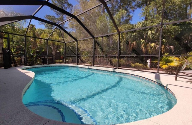 Beautiful Heated Pool House with Backyard Oasis