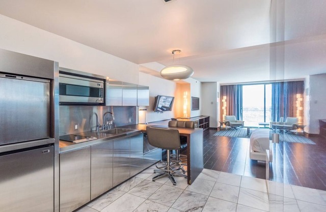 Beautiful High Rise Condo-No Resort Fees