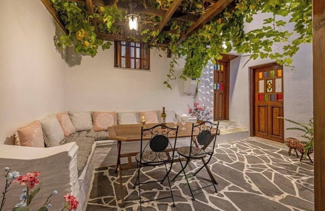 Beautiful Historic 3-bedroom house in Koskinou