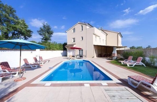 Beautiful holiday home in Cere with private pool