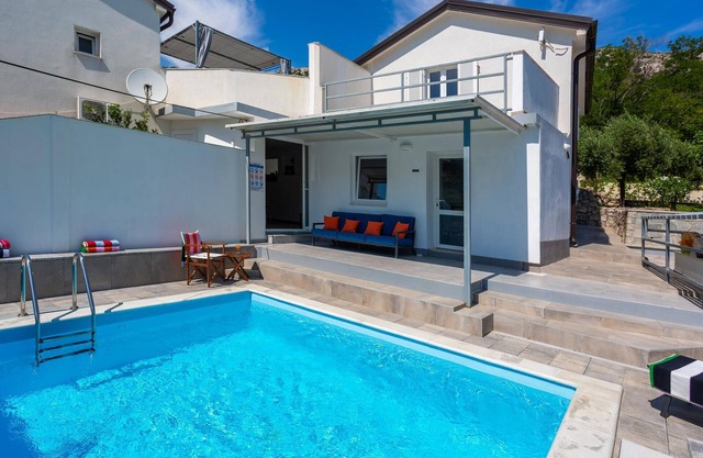 Beautiful home in Draga Bascanska