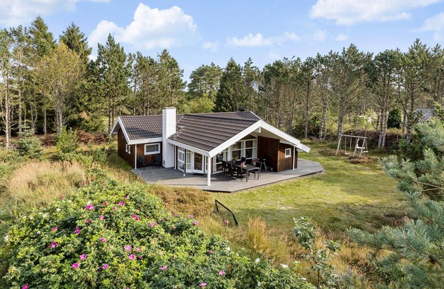 Beautiful home in ålbæk with sauna
