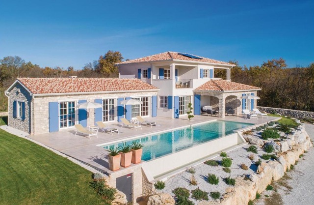 Beautiful home in Babudri with 5 Bedrooms, WiFi and Outdoor swimming pool