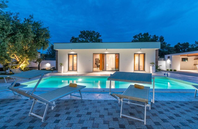 Beautiful home in Biograd with WiFi