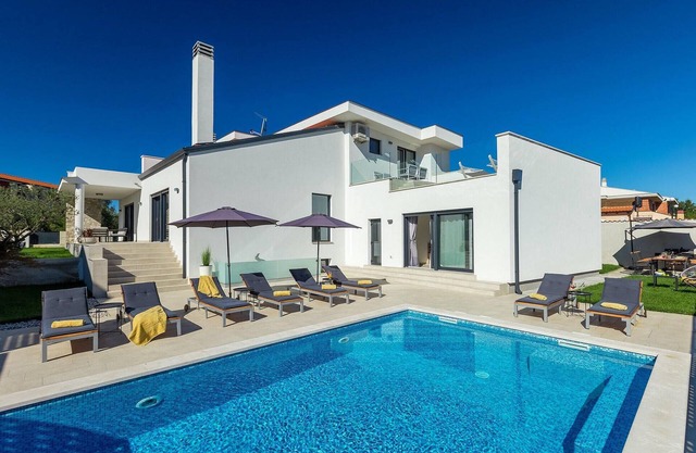 Beautiful home in Buje