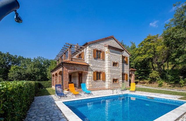 Beautiful home in Dolinci with sauna