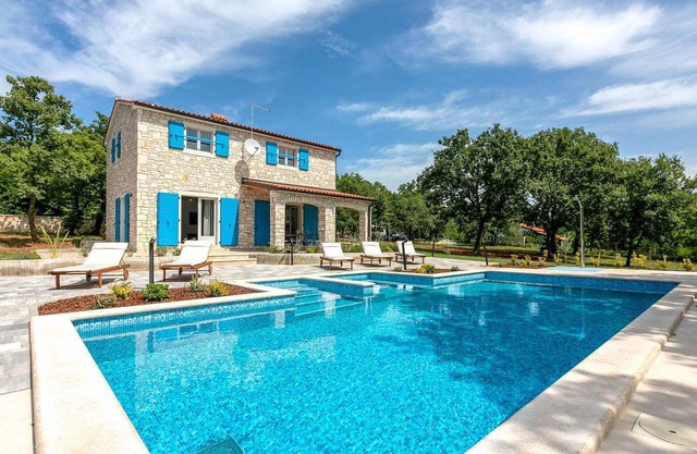 Beautiful home in Funtana