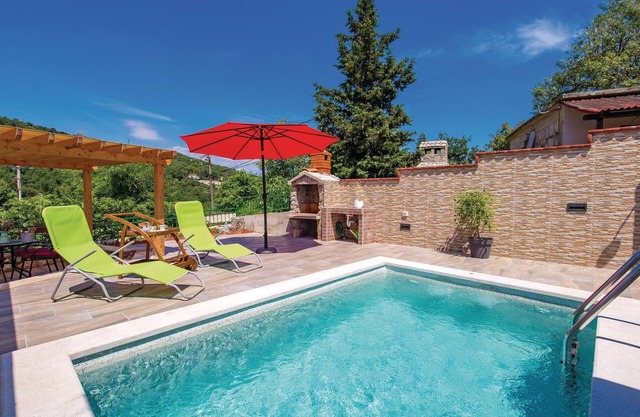 Beautiful home in Golovik with WiFi