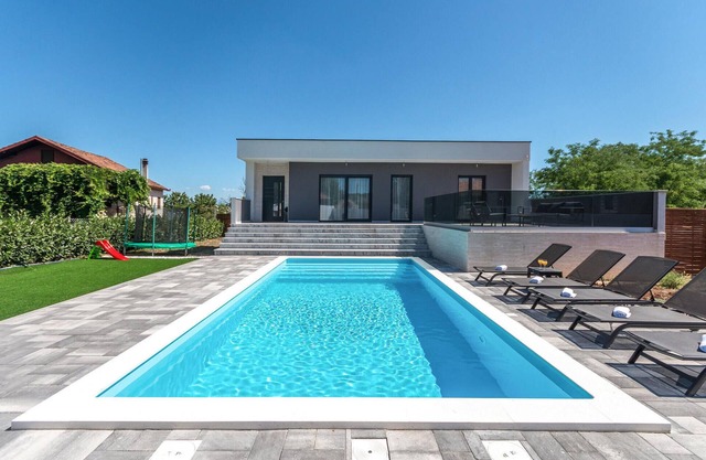 Beautiful home in Rastane Donje