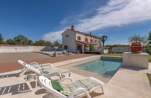 Beautiful home in Hrboki with WiFi