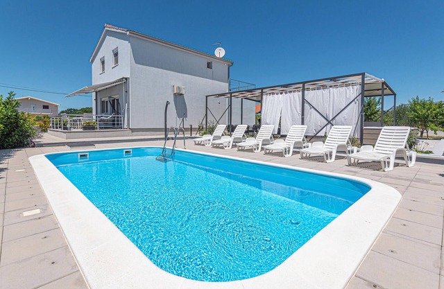 Beautiful home in Kaocine with kitchen