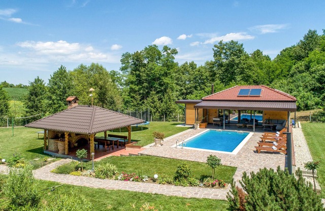 Beautiful home in Kelemen with sauna