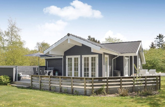 Beautiful home in Løgstør with kitchen