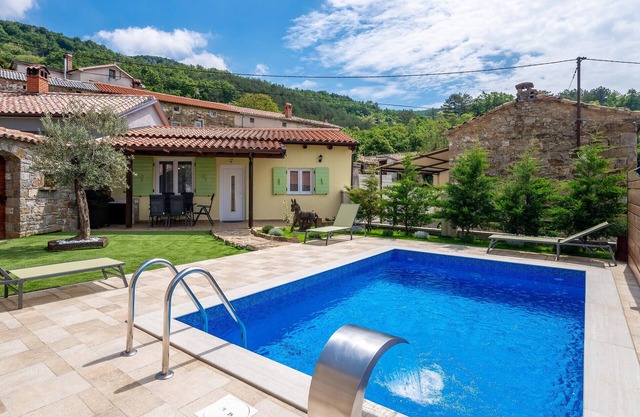 Beautiful home in Lupoglav