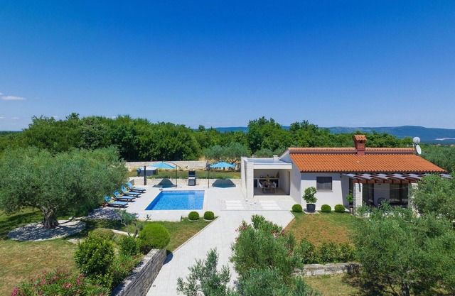 Beautiful home in Marcana