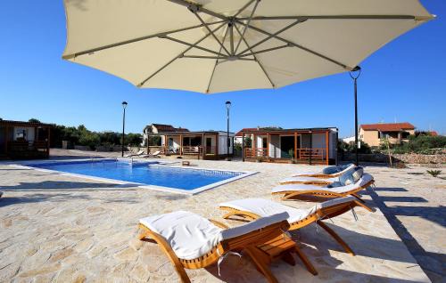 Beautiful Home In Murter