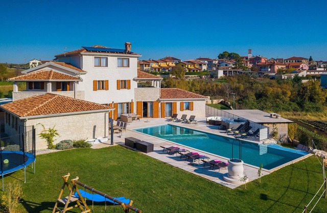 Beautiful home in Novigrad with sauna