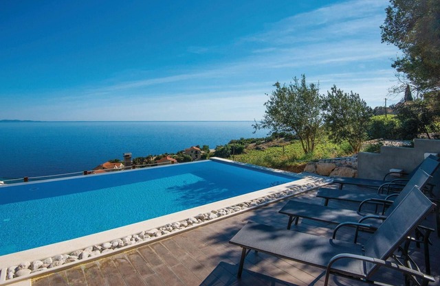 Beautiful home in Podobuce with kitchen