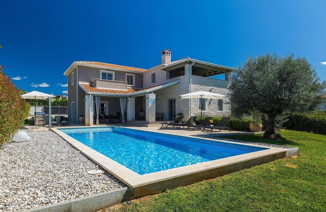 Beautiful home in Porec