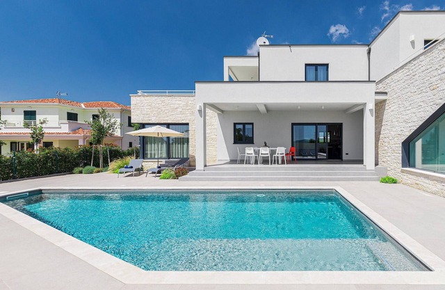 Beautiful home in Porec