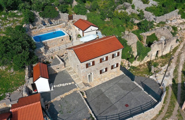 Beautiful home in Prizna