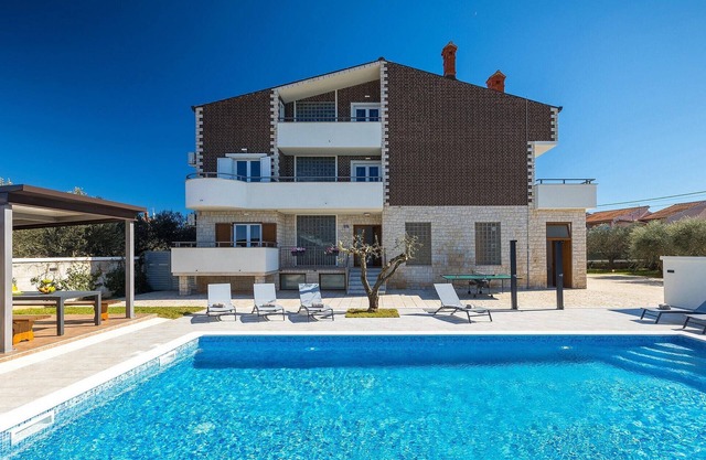 Beautiful home in Pula