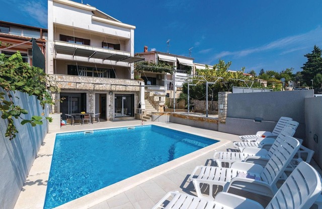 Beautiful home in Pula with sauna