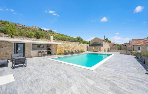 Beautiful Home In Skradin With Kitchen