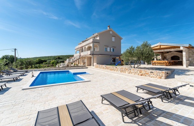 Beautiful home in Slivnica with WiFi